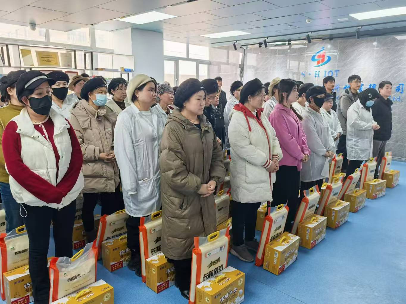 至尊国际集团宁夏分公司RFID智能卡工厂开斋送暖 共筑协调企业家园