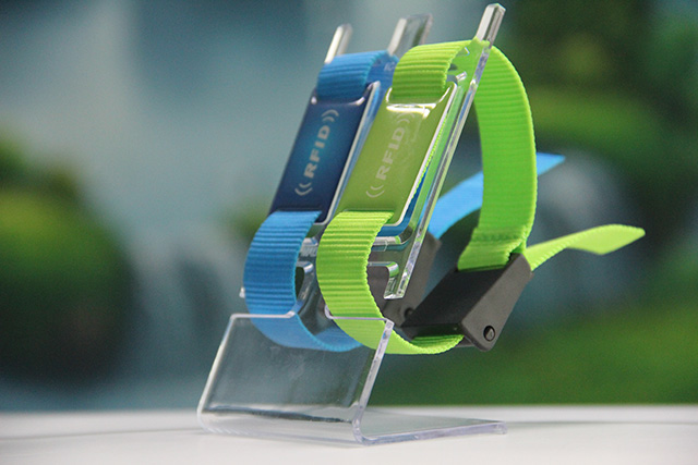 ic腕带手机壳外观受影响，，，，，，，，主要缘故原由出在那里？？？？