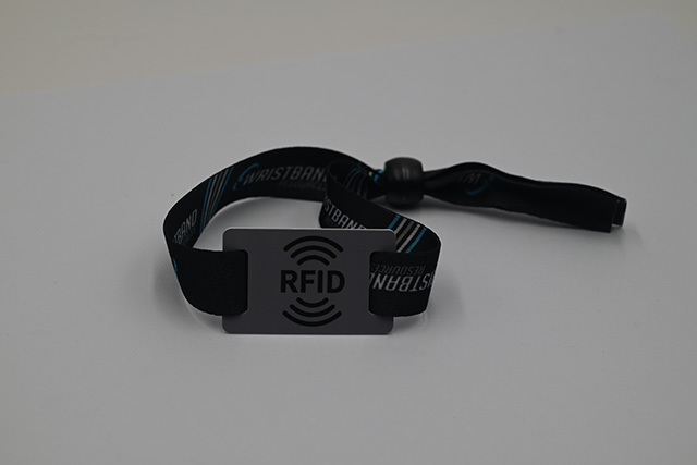 什么是手腕带卡，，，，，，手腕带卡有什么特点