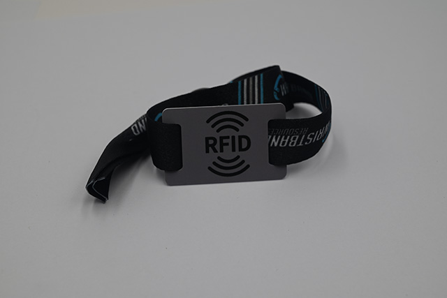 硅胶腕带深受接待的优势？？？？？？