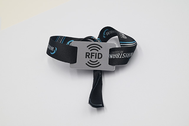 商家新战略：钥匙扣卡个性化，，，差别的人拥有差别的卡。。。。。。