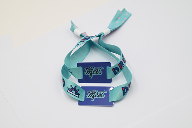 内蒙古图书馆RFID钥匙扣卡举行升级 流通图书改贴电子标签