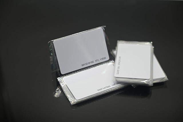 充电卡怎么办理？？？？怎样使用？？？？