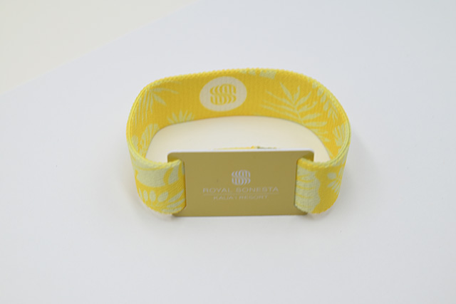 凸码的巨细可以是烫金或烫银，，，，，，注重凸码不可笔直排列