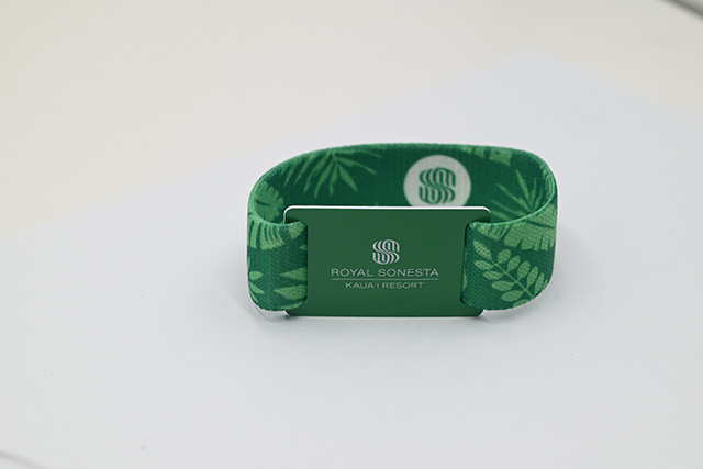 和接触式IC卡相比，，，，，，非接触式卡有什么样的优点？？？？