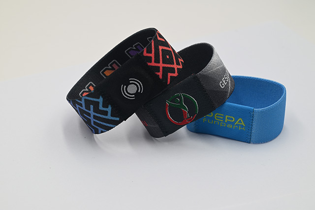 镭射卡的制作，，，，，，，，镭射卡的优点