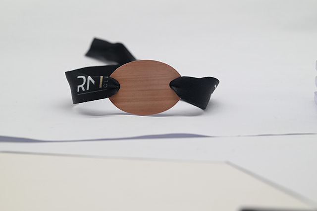 学校食堂饭卡是怎样事情的？？？