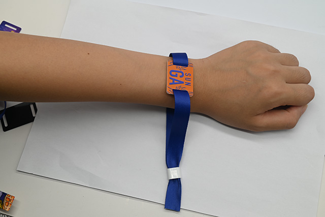 为了资助异地市民的外出者 乌鲁木齐市推出便民效劳卡